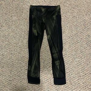 Lululemon Fresh Mesh Leggings With Side Pockets (Green / Black) - Size 6